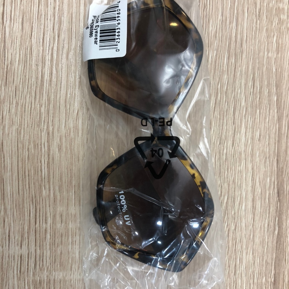 Women's Sunglasses with Metal Temple - Picture 4 of 4